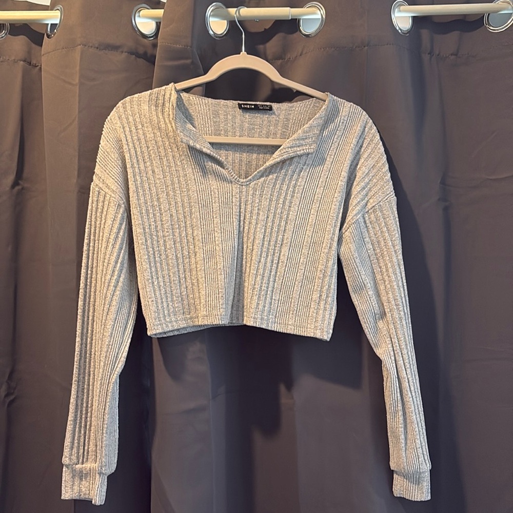 Women’s Gray V-Neck Cropped Sweater